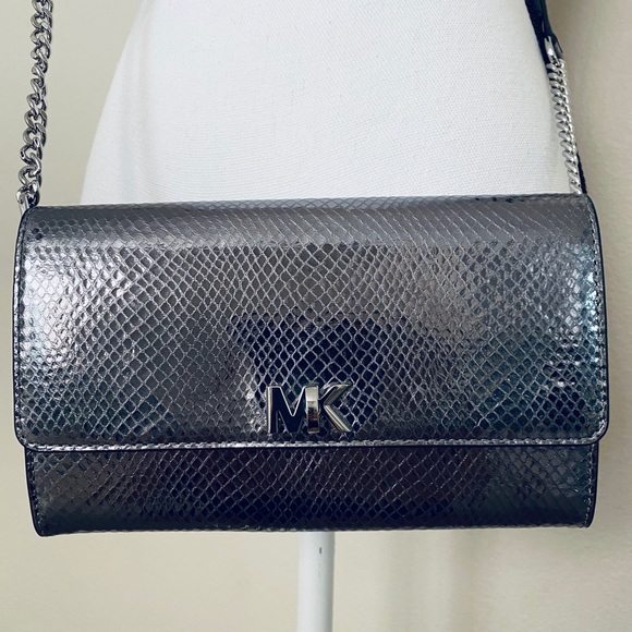 💜Michael Kors Mott Metallic Leather Crossbody💜 - Picture 5 of 10
